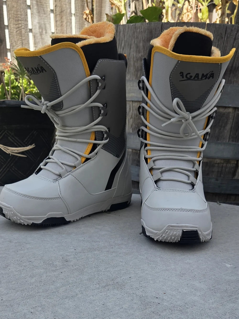 NEW Agama Snow Gekko Snowboard Boots White/Grey US Men's 9 (Mondo 27 / EU 42)